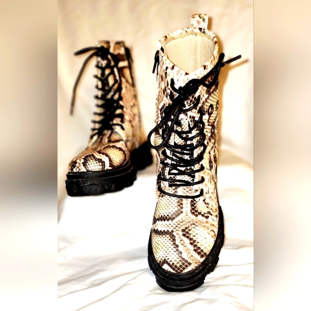 YOKI Santy 18 Women's Combat Boots